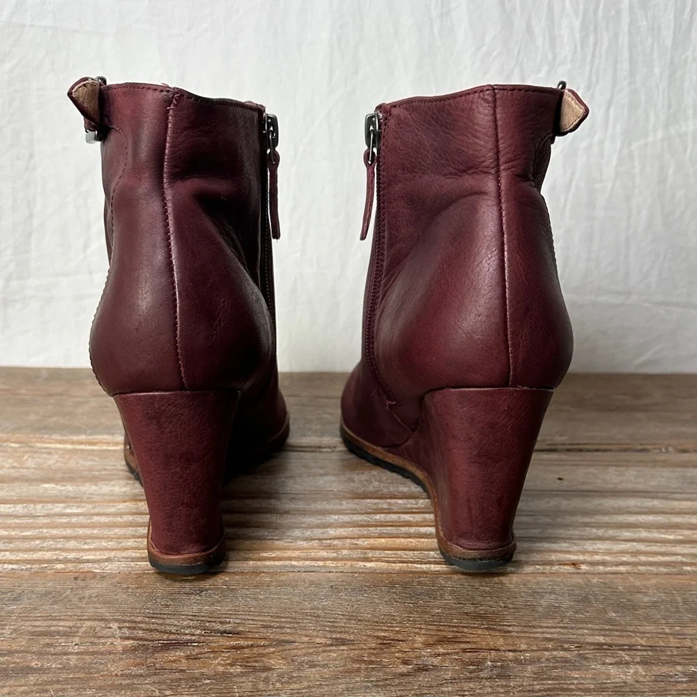 Chic Burgundy leather Wedge Ankle Boots